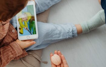 5-Year-Olds and Technology: Balancing Screen Time with Real-World Exploration